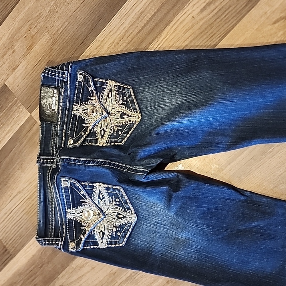 Grave in LA jeans